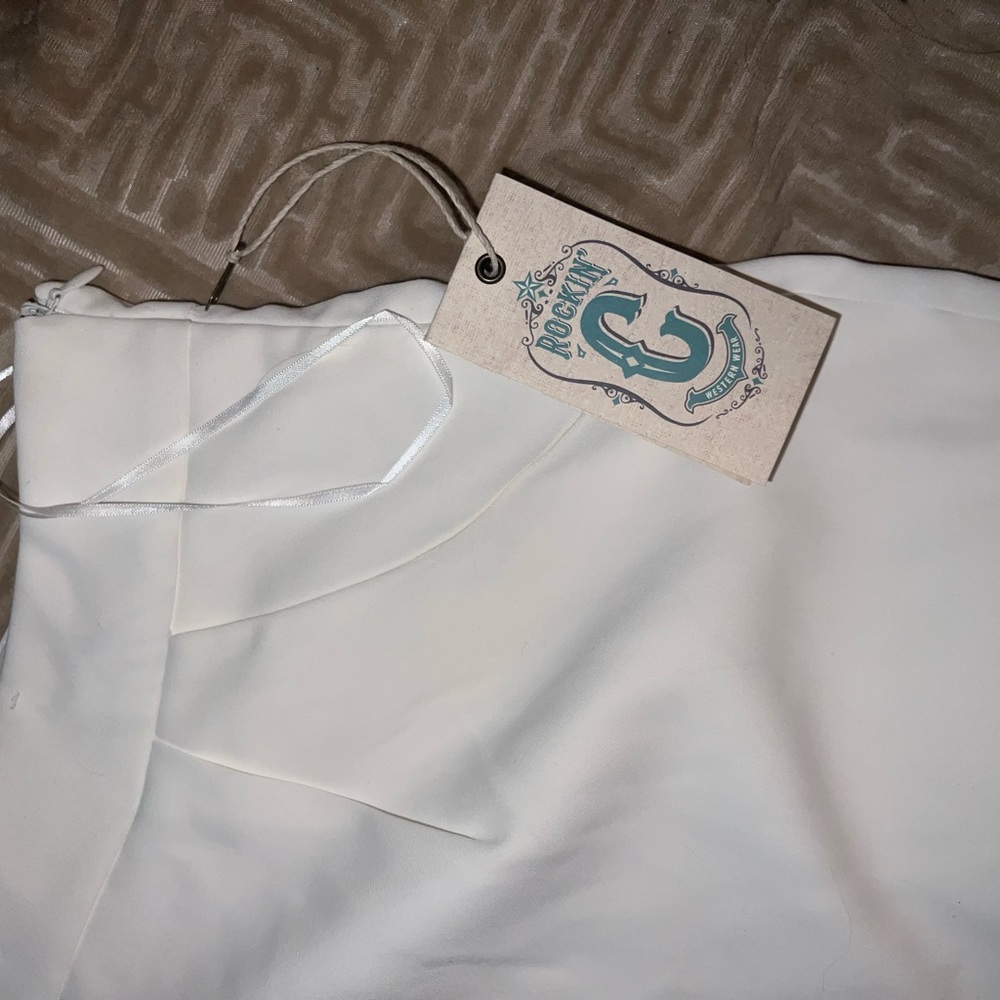 Brand new Rockin C High-Waist White Pull-On Women's Shorts zip on side #221 - Picture 3 of 5